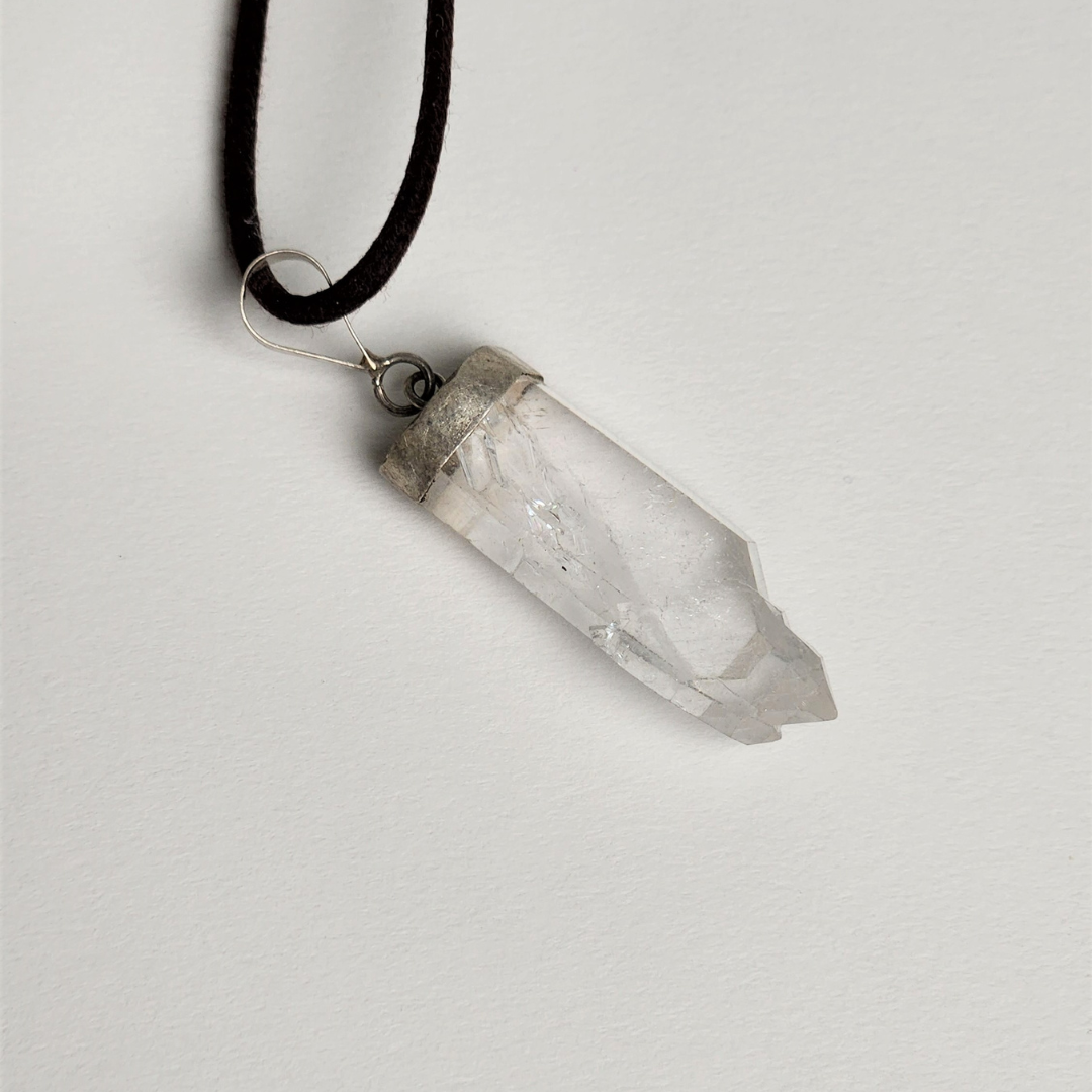 Faden Quartz Pendant Necklace